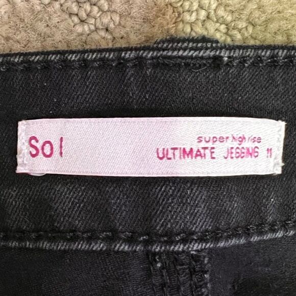 Sol Super High Rise Ultimate Jegging Juniors 11 Black Jeans w Distressed Knees - Picture 5 of 12